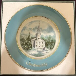 Avon 1974 Christmas collectors plate Second Edition A must have vintage rare